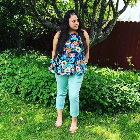Decree Tops - Fresh Flowy top